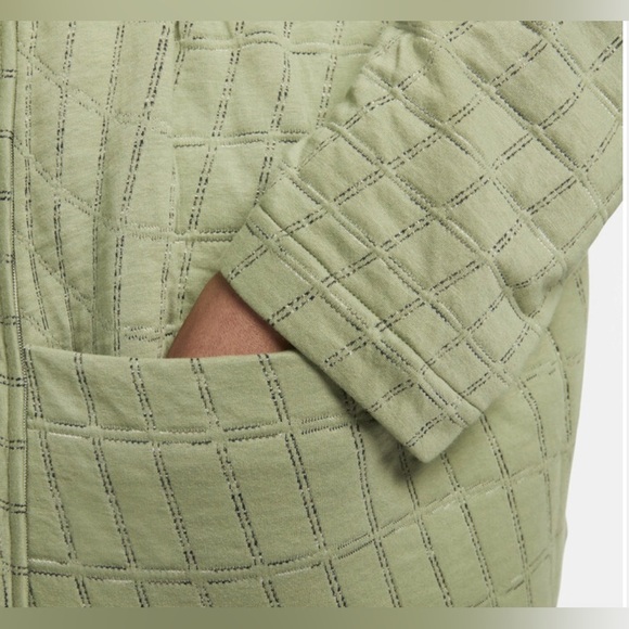 NEW NIKE - Yoga Therma-FIT Luxe​ Top - Picture 7 of 16